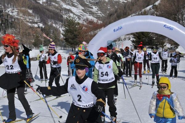 REALLON. Une course de ski de fond avec perruques et déguisements : c'était  la Trafanelle